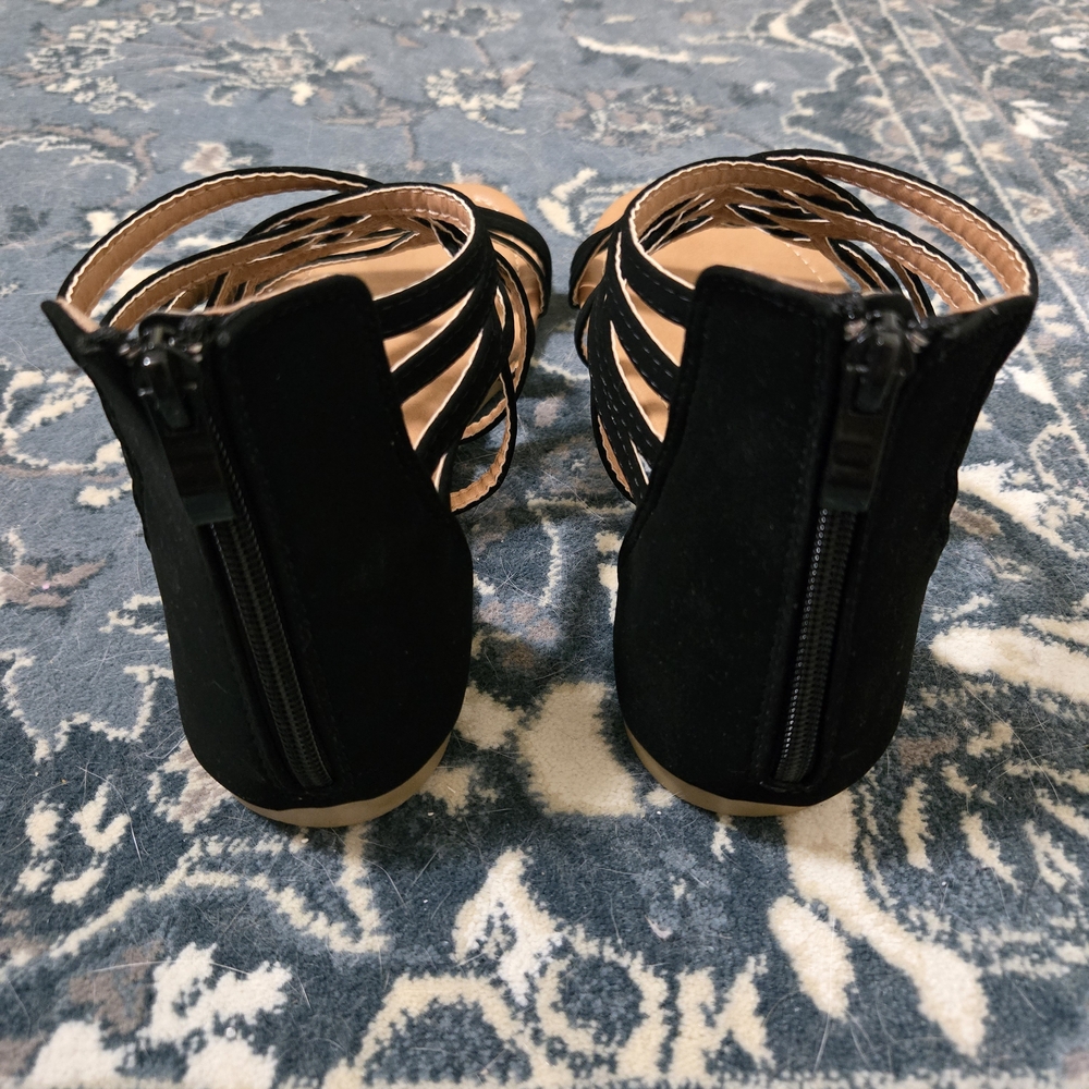 NWOT Women's Black Strappy Sandals - Picture 3 of 9